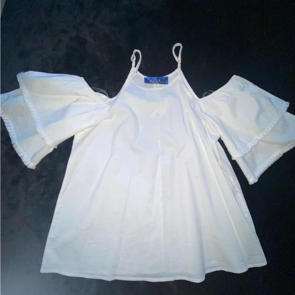 NWT Francesca’s Cold Shoulder Top